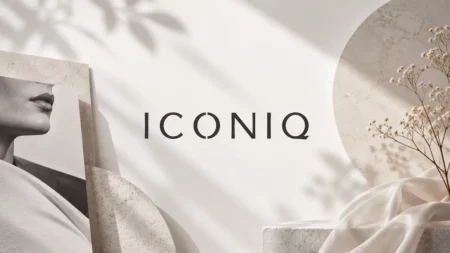 Úvodní vizuál magazínu ICONIQ.cz s logem uprostřed, doplněný minimalistickými módními fotografiemi, přírodními texturami a designovými prvky. Zdroj: ICONIQ.cz / Vizuál vytvořený pomocí AI (ChatGPT)