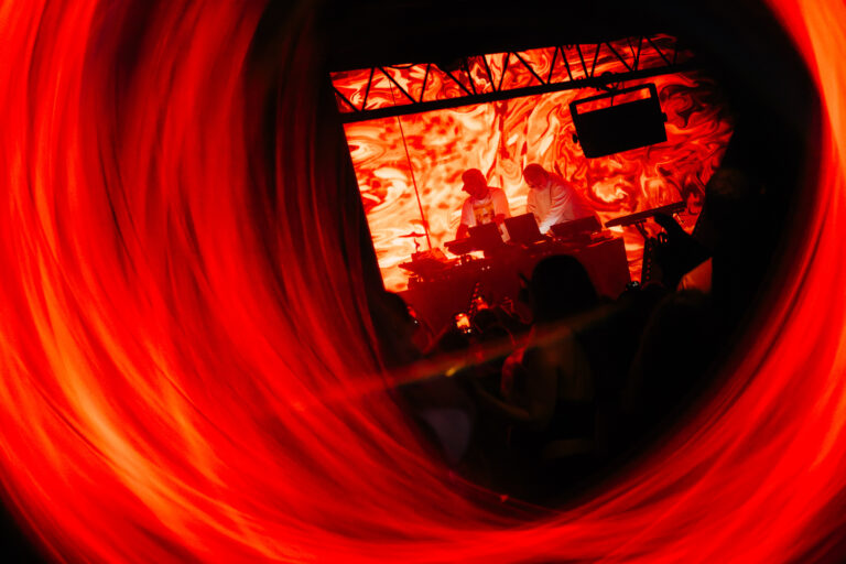 Atmosféra z akce Signal Festival afterparties presented by glo™. Zdroj obrázku: Lukáš Wagneter_Iconiq